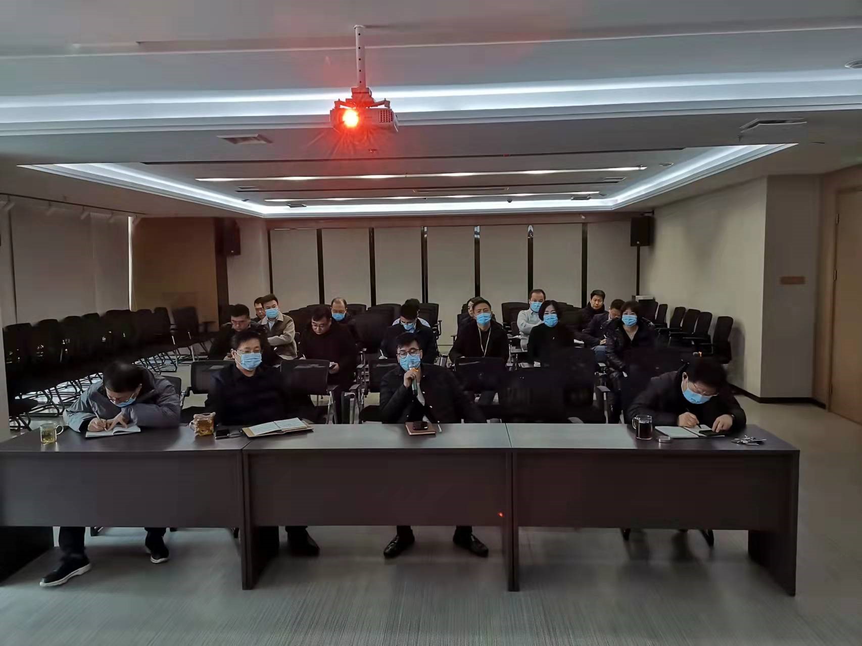 集團(tuán)公司董事長(zhǎng)、總經(jīng)理王禹澄做重要講話